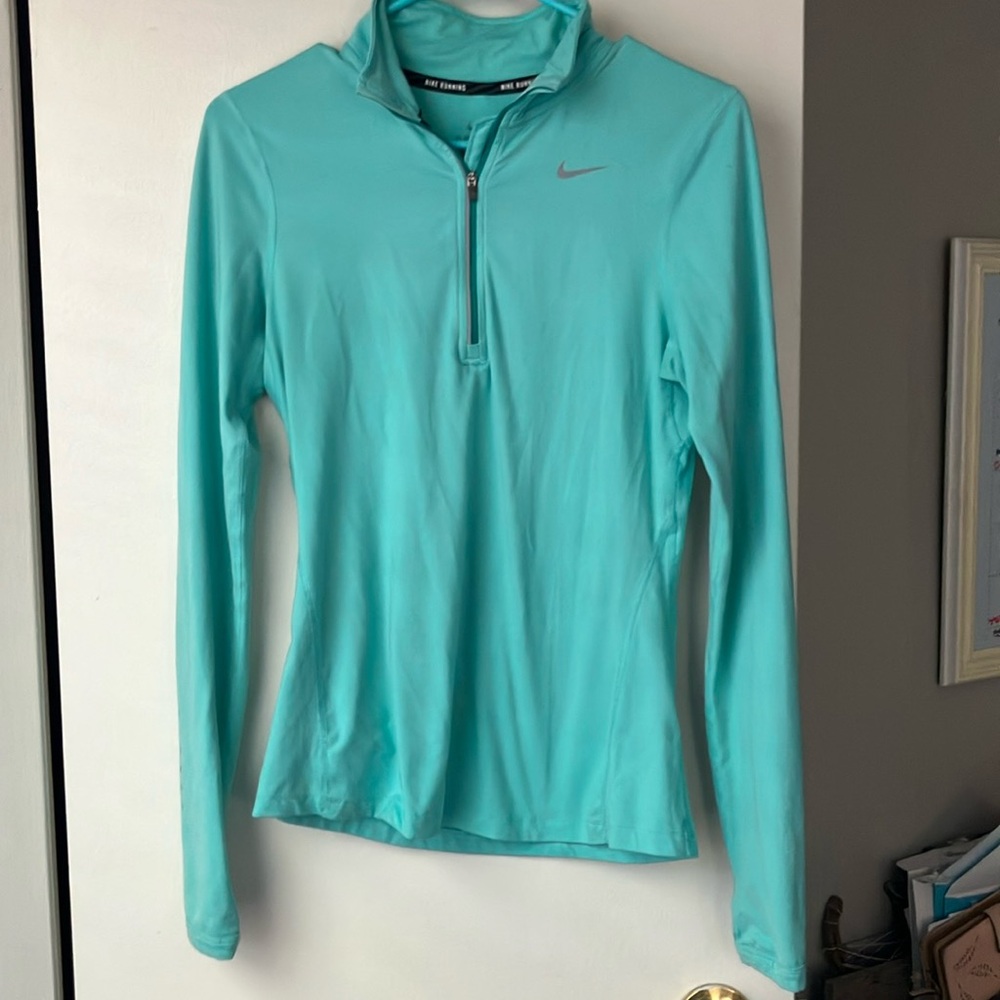 Nike quarter zip. Size XS. Long sleeve with thumb holes.